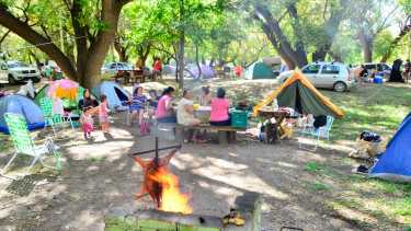 El balneario se ha convertido en uno de los lugares favoritos para acampar y descansar. Fotos: Nestor Darío Salas