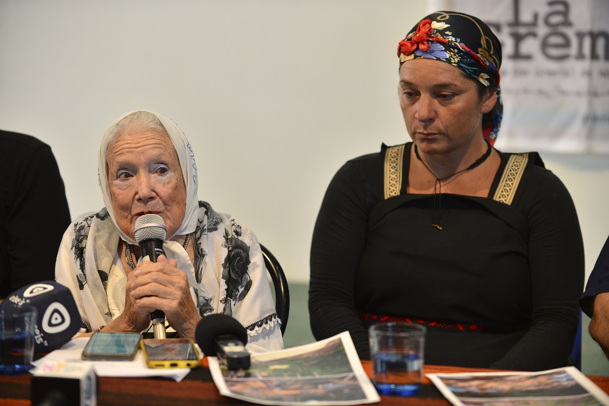Nora Cortiñas, referente de los derechos humanos expresó hoy su apoyo a las reivindicaciones de la lof Lafken Winkul Mapu. Foto: Chino Leiva