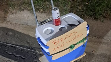 Fiesta de la Confluencia: quejas por venta de alcohol en la vía pública, a metros de la Isla 132