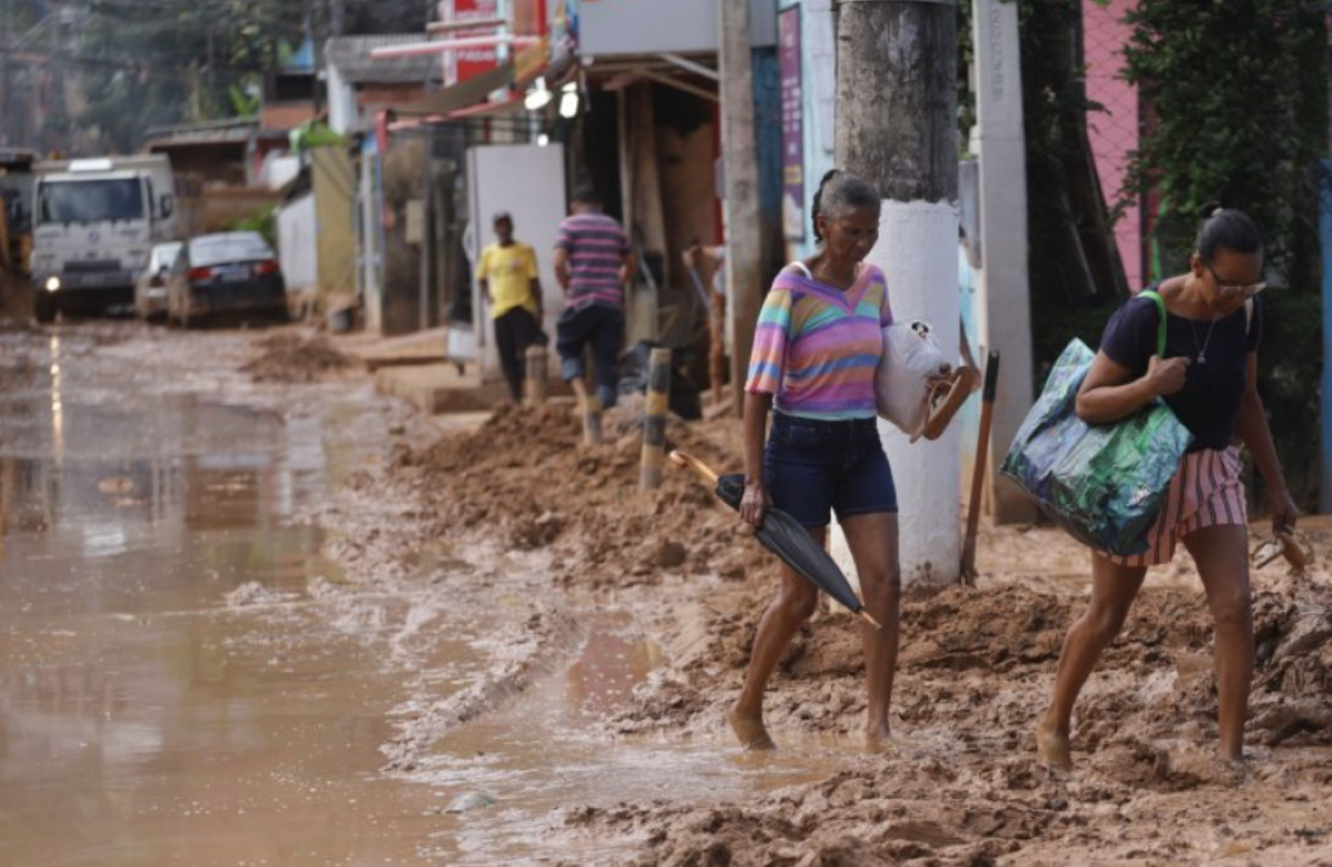Al menos 64 muertos por inundaciones en Brasil tras precipitaciones