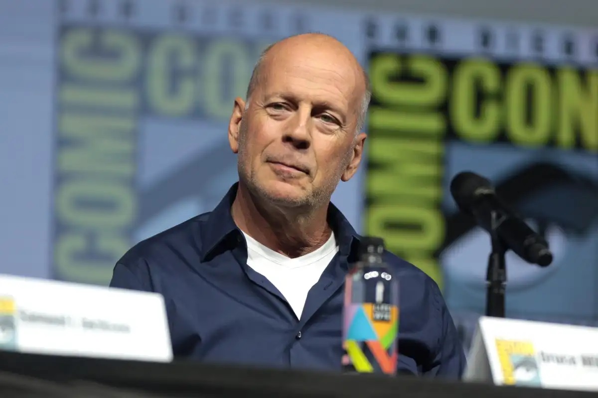 La enfermedad que padece Bruce Willis no puede ser abordada con un tratamiento que frene su progresión.-