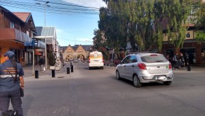 Cambió el sentido de circulación de la calle Mitre de Bariloche y hay confusión
