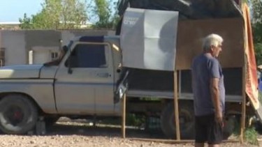 El hombre vive en su camioneta sin baño ni agua. Foto:https://www.c7neuquen.com.ar/