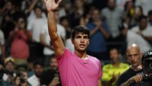 Alcaraz dio otro paso en busca del título en el ATP 250 de Argentina