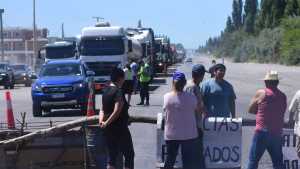 Repudiaron la represión en el desalojo a agentes retirados de la policía de Río Negro