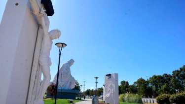 15-02-23 cutral co obras escultor Aldo Beroisa