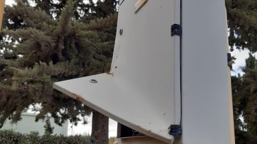 Desconocidos rompieron y dejaron fuera de servicio un semáforo. (Foto Néstor Salas)