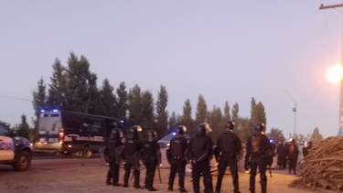 El operativo policial para el desalojo de la protesta de los retirados policiales se realizó en la mañana de hoy. (Foto gentileza)
