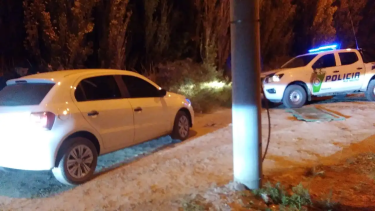 Uno de los autos fue interceptado por el personal de la Comisaría de Stefenelli. Foto gentileza.