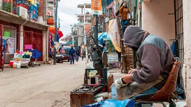 Flagelo. La informalidad laboral es creciente en Argentina y afecta a 3 de cada 8 trabajadores.