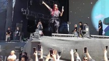Imagen de Fiesta de la Manzana 2023: así subió al escenario Emilia Mernes a probar sonido rodeada de fans
