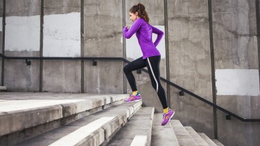 Subir escaleras rápido, hacer sentadillas o correr para tomar el autobús, son maneras cotidianas de hacer ejercicios. 