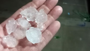 El fenómeno se registró sobre la medianoche del miércoles con gran intensidad en chacras de Huergo. (Foto gentileza)