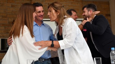 Silvia Horne y Leandro Costa Brutten, la fórmula de Vamos con Todos, con los primeros candidatos de la sábana legislativa. Foto: Marcelo Ochoa