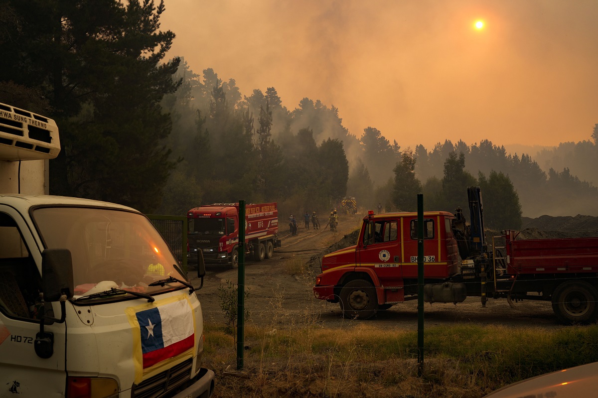 Foto: El combate del incendio en Santa Juana, Chile (AP Photo/Matias Delacroix)