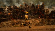 Imagen de Chile impone en toque de queda en las regiones más golpeadas por los incendios forestales