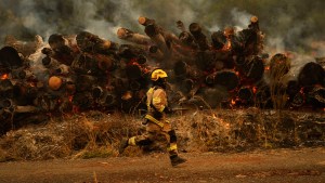 Chile impone en toque de queda en las regiones más golpeadas por los incendios forestales