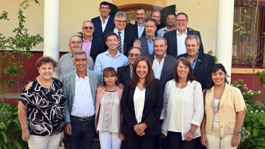 La gobernadora Carreras en la Residencia con los intendentes convocados. Foto. Marcelo Ochoa