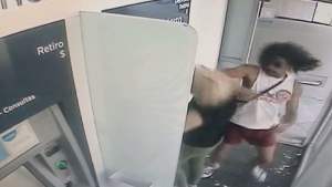 Video: El brutal ataque a una jubilada en un cajero automático de Coronel Suárez