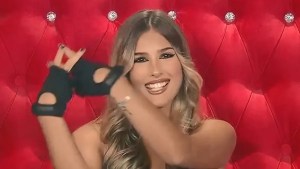 Julieta Poggio llegó tarde a la función de Coqueluche y el público tuvo una inesperada reacción