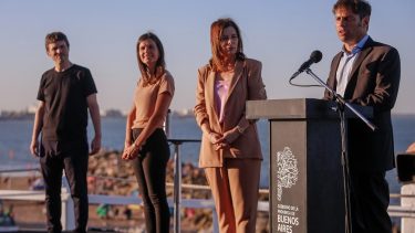 Axel Kicillof durante acto oficial en la costa bonaerense.