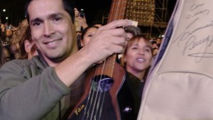 Fiesta de la Manzana 2023: el emotivo momento en que Luciano Pereyra le cumplió el sueño a un fan