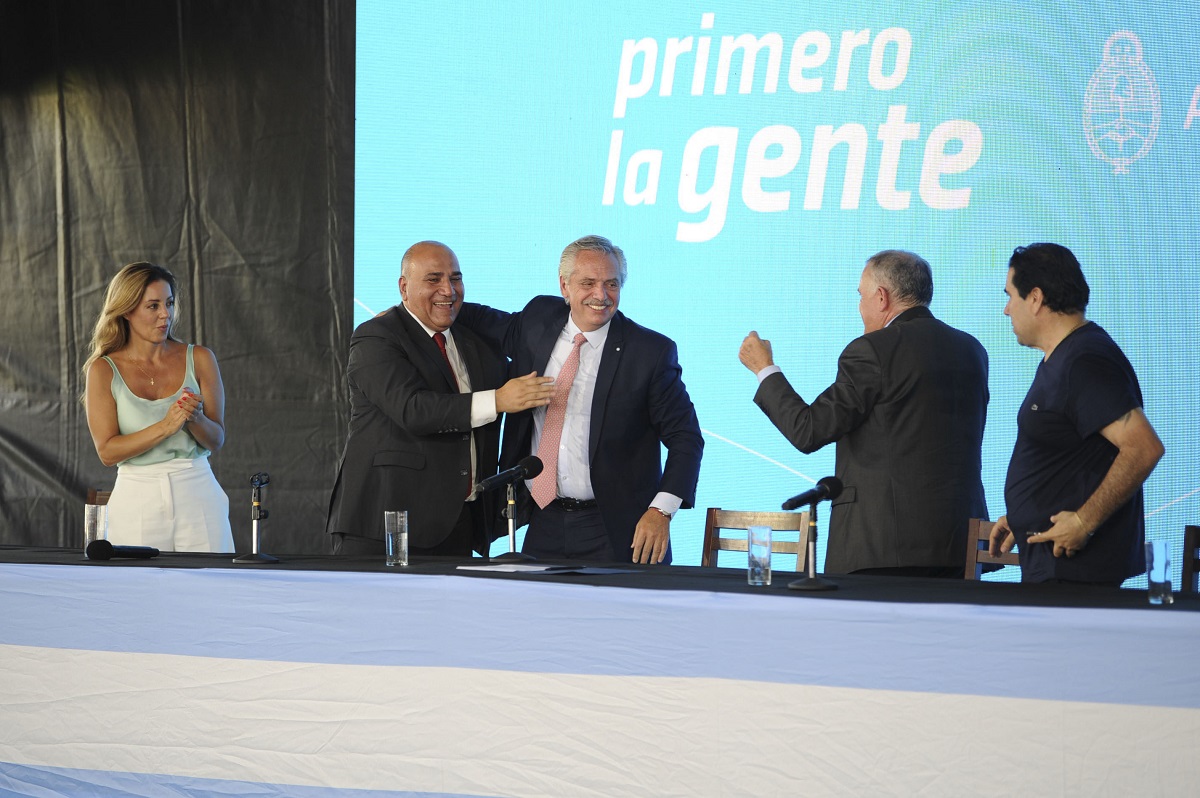 El presidente Alberto Fernández y Juan Manzur, durante el acto en Tucumán. 
