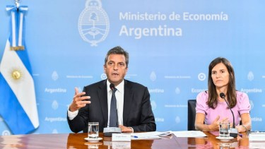 El ministro de Economía y la titular de Anses hicieron ayer el anuncio. 