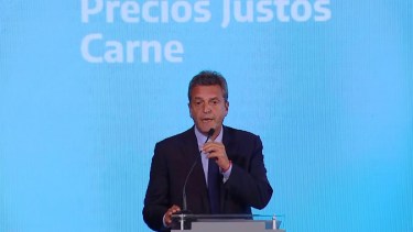 El ministro Sergio Massa explica el acuerdo de precios por la carne. 