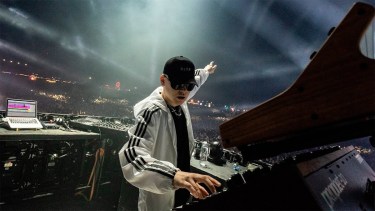 Bizarrap actuó en la última edición de la Fiesta Nacional de la Manzana en Roca. 