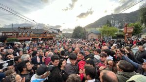 Milei cerró su gira en San Martín de los Andes, junto a Eguía: «Vamos a ir al balotaje en Nación»