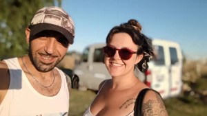 «Modo viajero»: eligieron esa forma de vida y revelan sus amores de verano en Bariloche