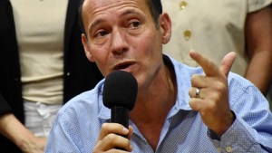 Gutiérrez decretó el perdón financiero de viejas deudas de los municipios de Neuquén