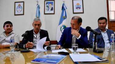 La provincia actualiza los sueldos de los empleados públicos casi al ritmo de la suba de precios. Foto: Matías Subat.