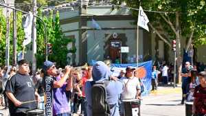 Protesta en el centro de Neuquén: las organizaciones denuncian la ausencia de Chapino