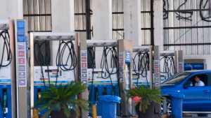 Aumento de combustibles: estacioneros aseguran que las subas son “insuficientes” 