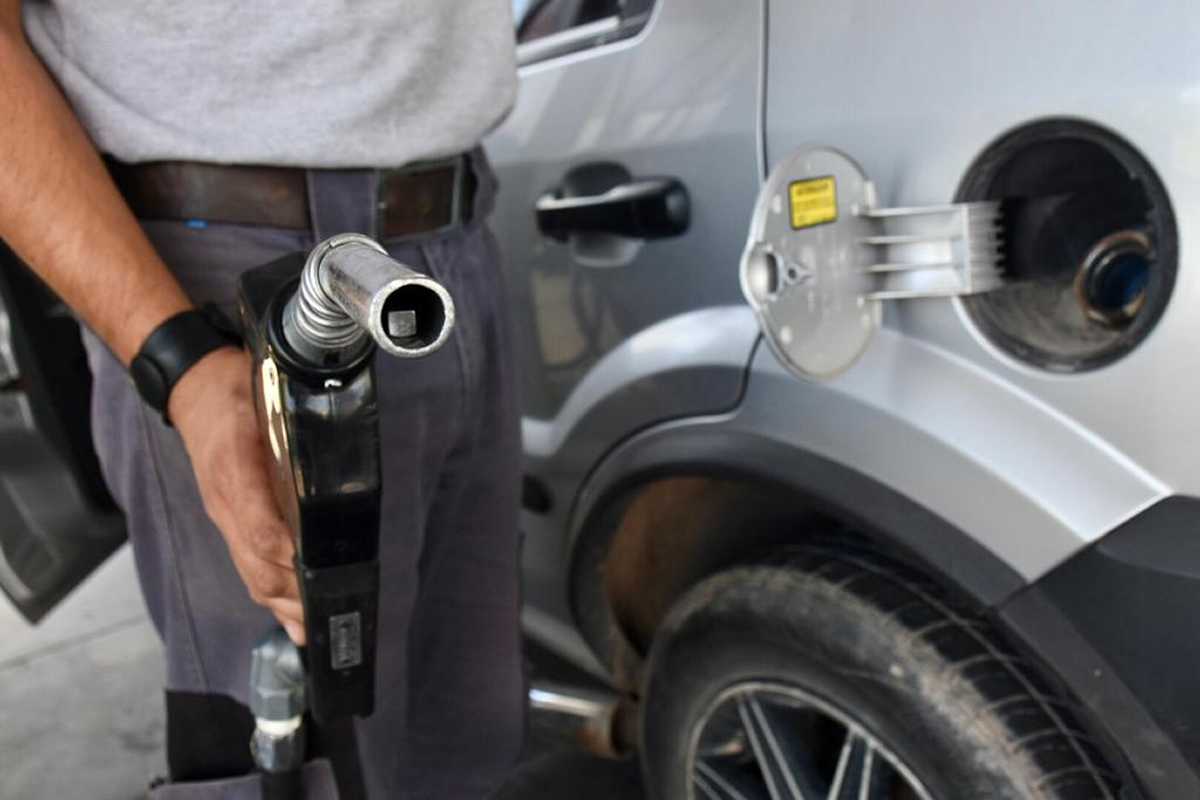 Los estacioneros se oponen al cobro de un plus por la carga de combustibles. (Foto: Matías Subat)