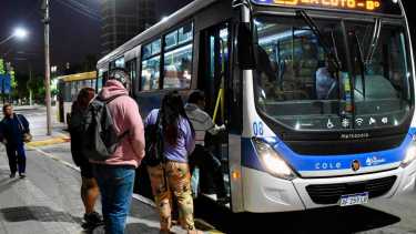 Gremio del transporte amenaza con ir a paro: Neuquén y Río Negro aguardan definiciones- Foto archivo Matías Subat.-
