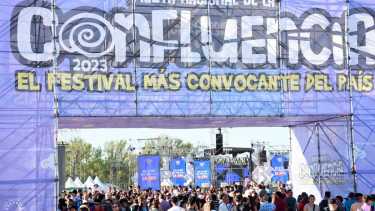 Fiesta de la la Confluencia 2023: advierten el cobro de estacionamiento en lugares no habilitados . Foto: Matias Subat