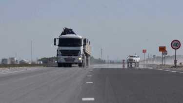 Proponen asfaltar las rutas de Neuquén con residuos petroleros (Foto: Matías Subat)