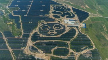 El ingenio de China: un curioso parque solar con forma de osos panda