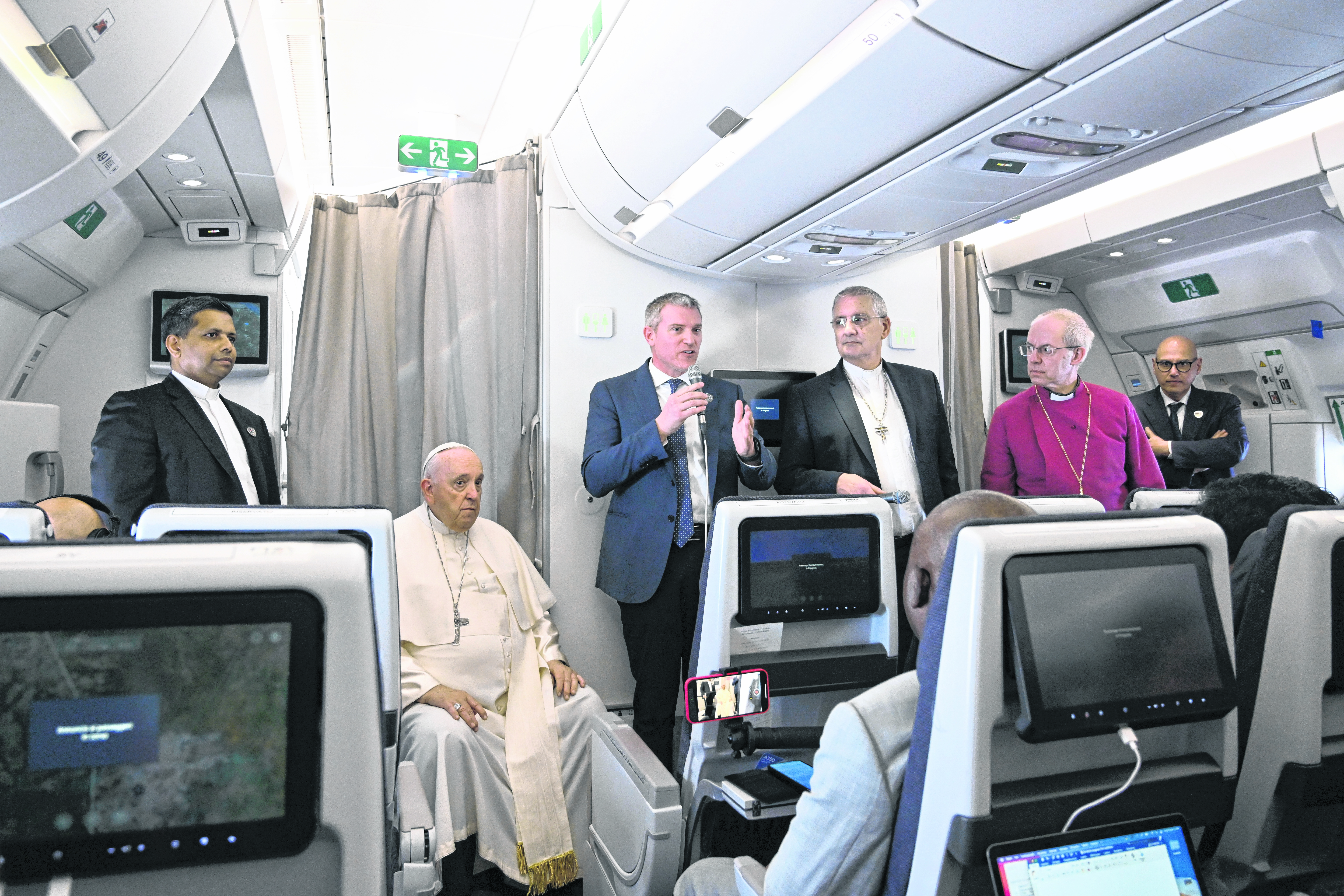 El papa brindó una conferencia en el vuelo de regreso al Vaticano.