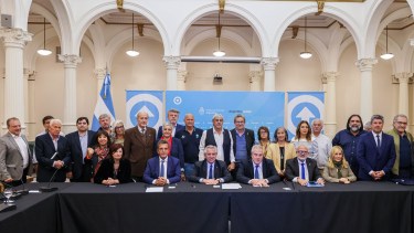 El presidente Alberto Fernández y el ministro de Economía Sergio Massa participaron del encuentro paritario docente nacional. Foto Télam. 