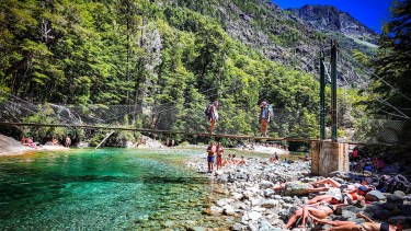 Camino al Cajón del Azul pararon en esta increíble playita escondida de la Patagonia