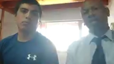 Fernández, junto a su abogado defensor.