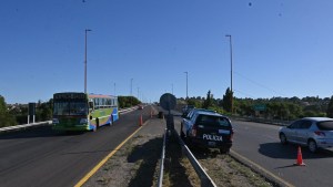 Con presencia de la Policía Federal es normal el tránsito en el puente «Basilio Villarino» de Viedma