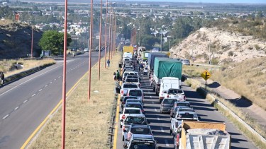 Una muestra del colapso en el acceso desde el lado bonaerense. Foto: Marcelo Ochoa.