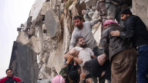 Dos emocionantes rescates de niños después de haber estado 90 horas bajo los escombros en Turquía