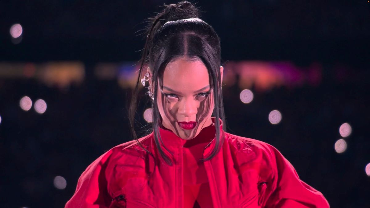 Rihanna deslumbró en el Super Bowl, en su  regreso a  los escenarios. Foto: Gentileza Twitter @NFL