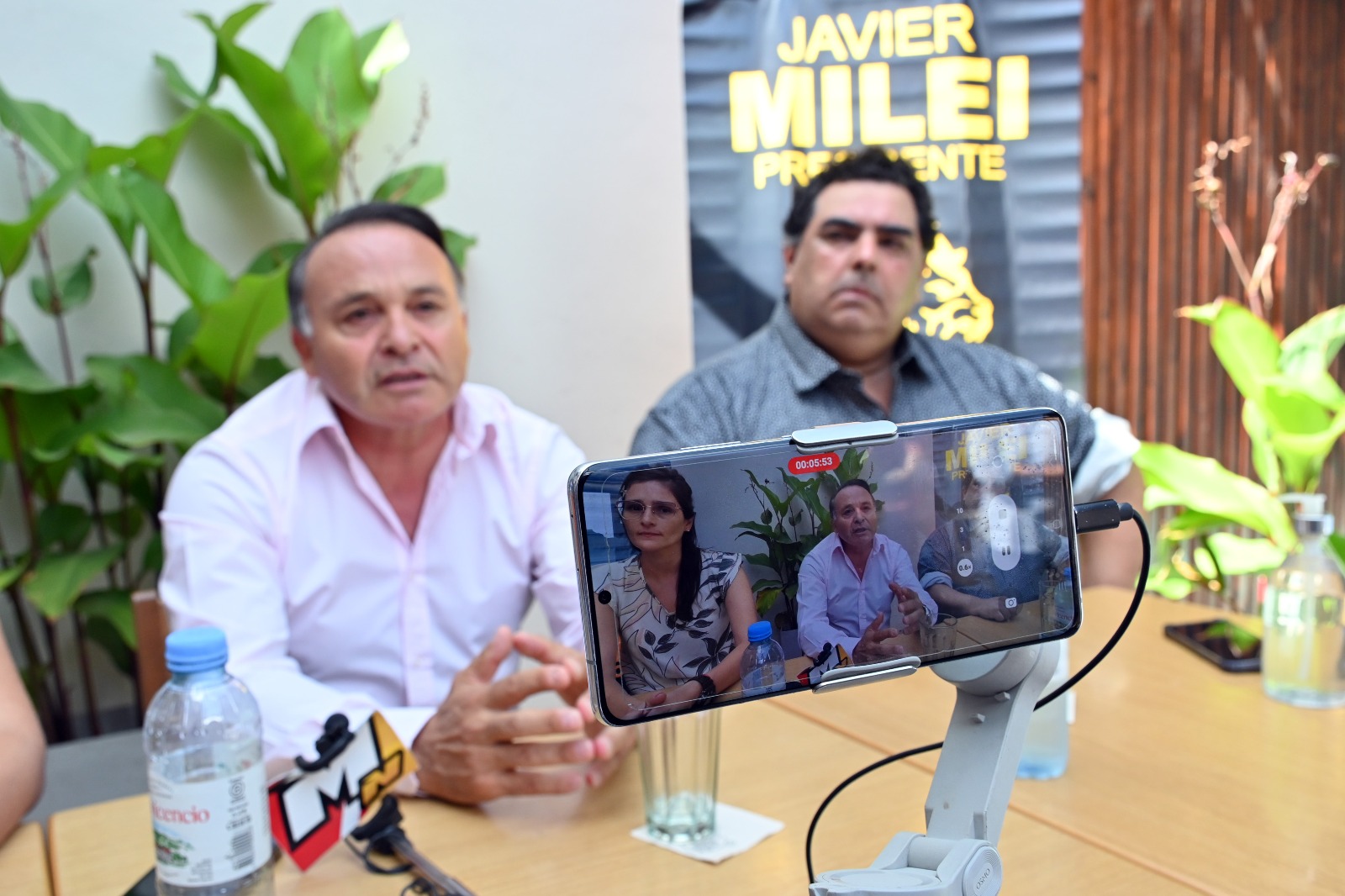 Ariel Rivero, candidato a Gobernador por Primero Río Negro, presenta a Pappático para la intendencia de Viedma. Foto: Marcelo ochoa